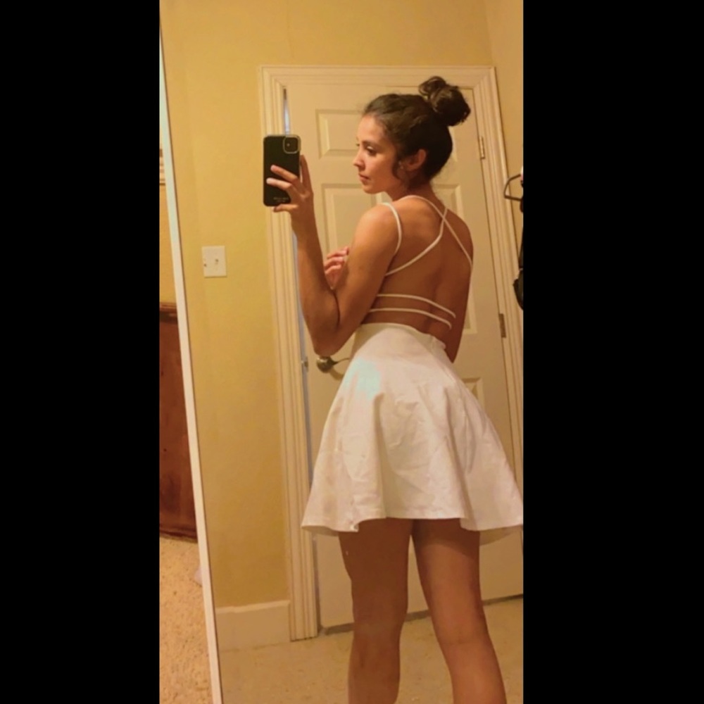 Lulu’s white dress